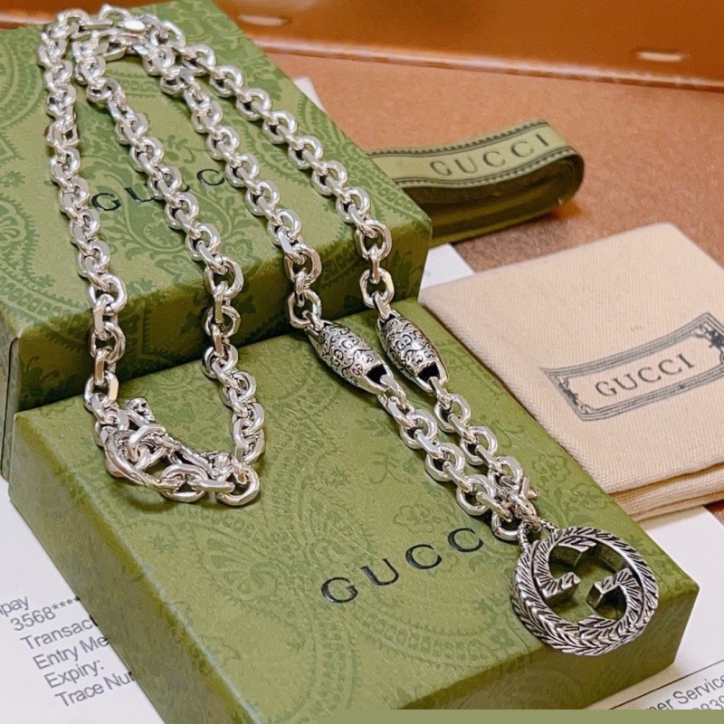 G*u*i necklaces